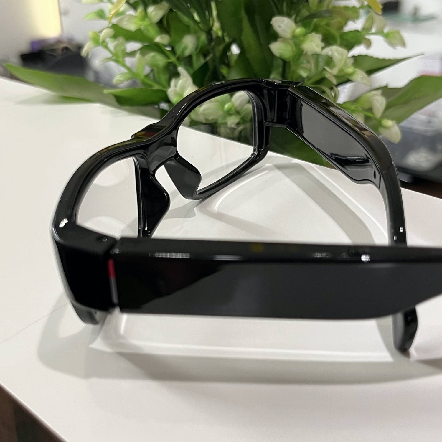 Hidden Audio Video Recorder in Spy Eye Glass Hidden Audio Video Recorder in Spy Eye Glass